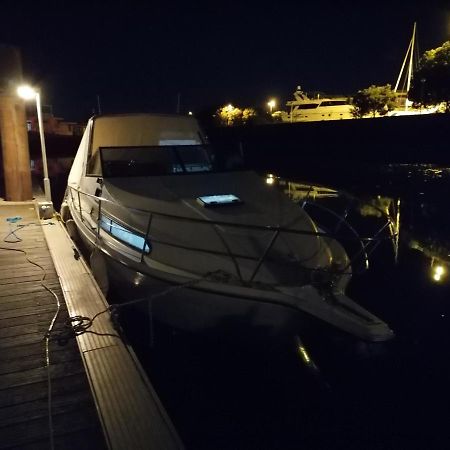 Sejour Insolite Sur Un Yacht. Bateau Hotel A Quai. La Rochelle  Luaran gambar