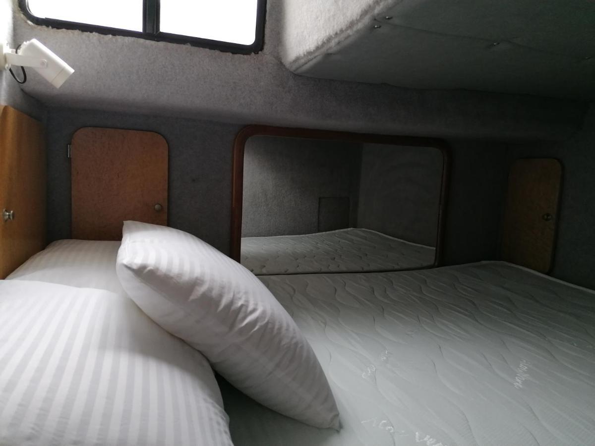 Sejour Insolite Sur Un Yacht. Bateau Hotel A Quai. La Rochelle  Luaran gambar