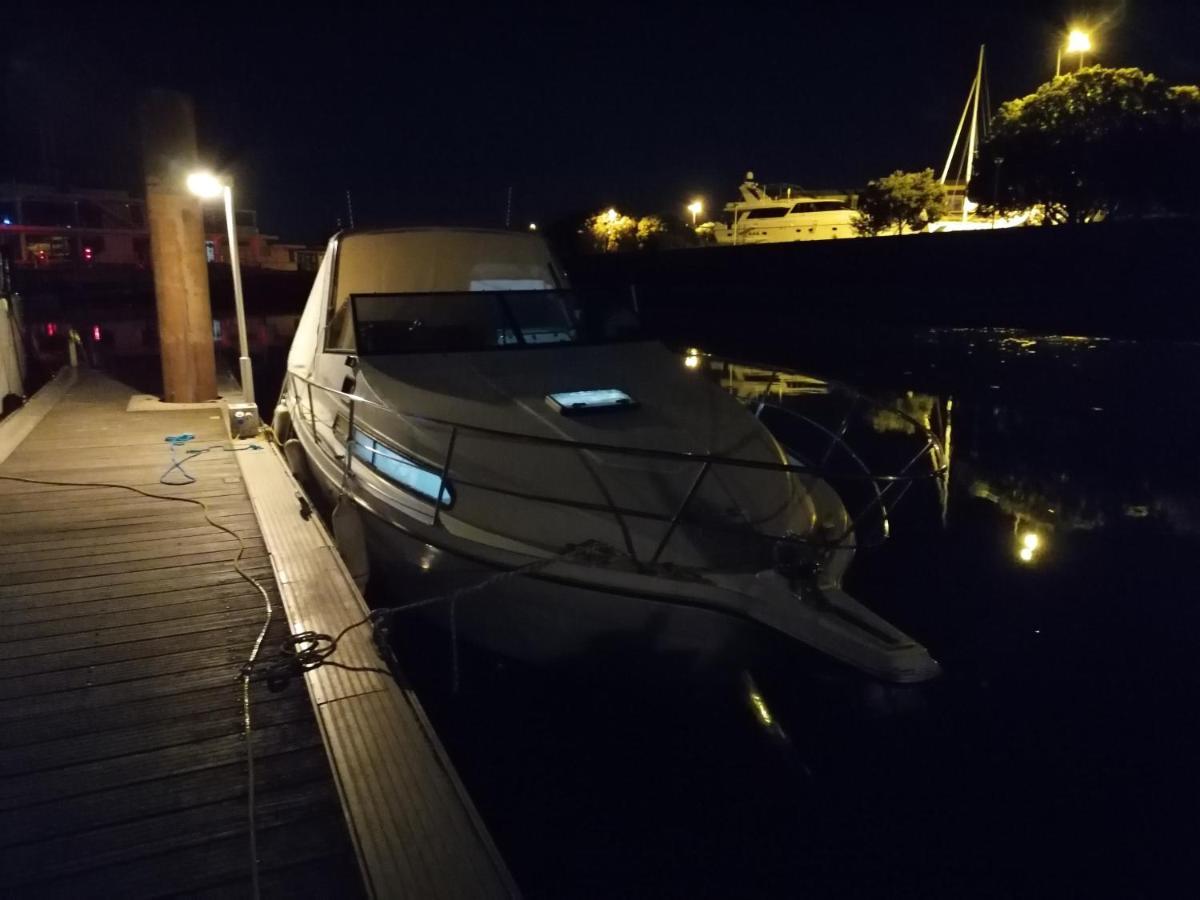 Sejour Insolite Sur Un Yacht. Bateau Hotel A Quai. La Rochelle  Luaran gambar